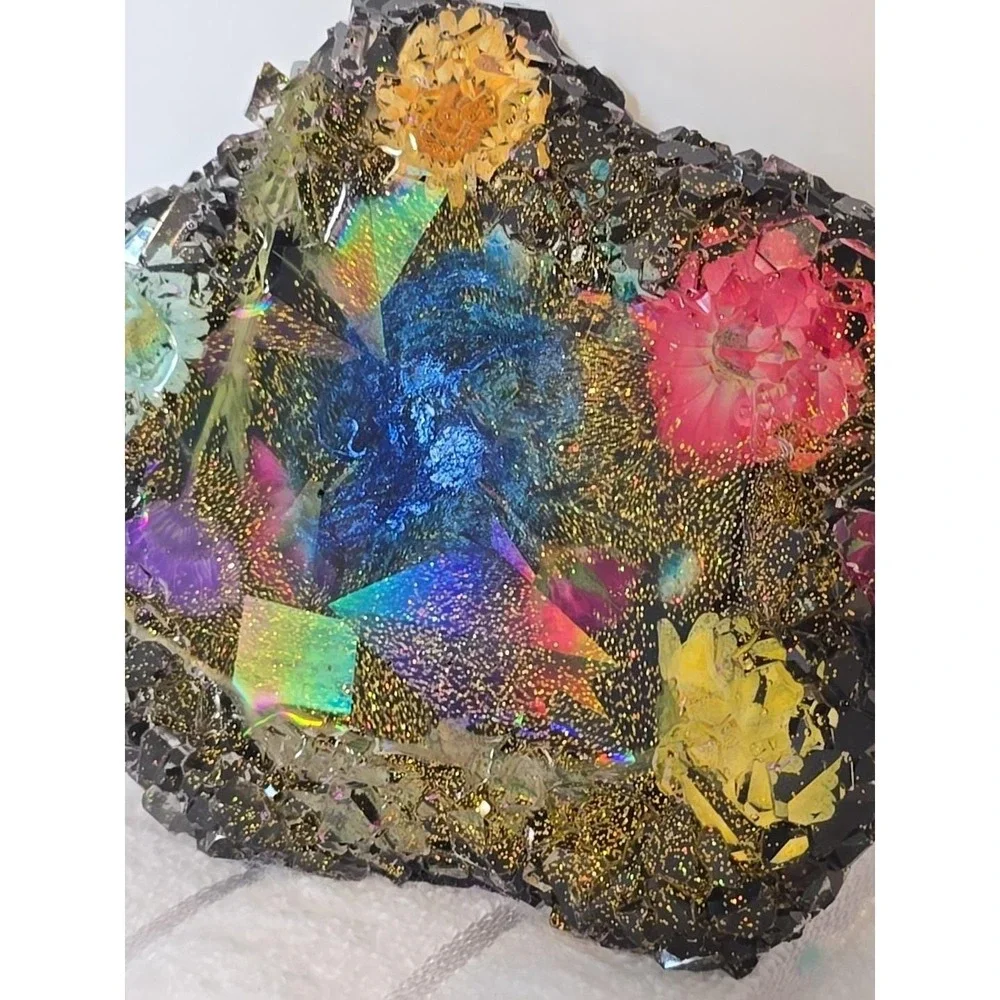 Handmade‎ Resin Crystal Edge Trinket Holder Holographic BlackWith Flowers 786